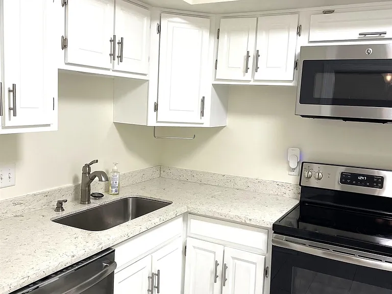 1750 Saint Charles Ave #516 — Photo 3
