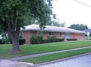 702 Bradley Dr, Bloomington, IL