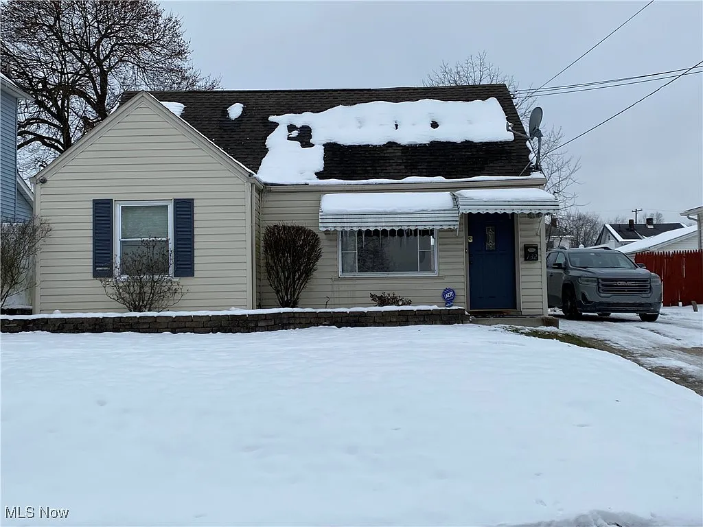 132 Millet Ave photo 1