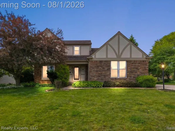 44831 Huntington Dr, Novi, MI 48375