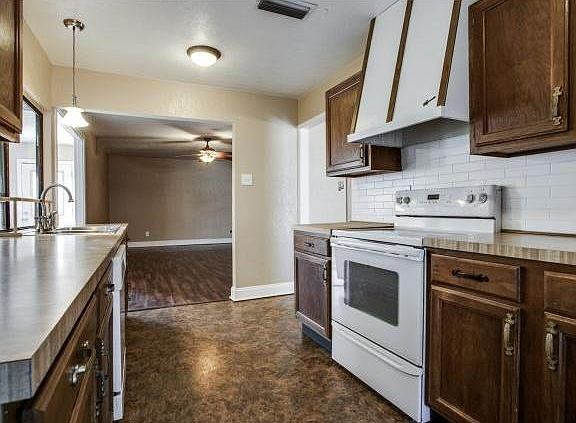 4th image of 3210 Kenwood Dr