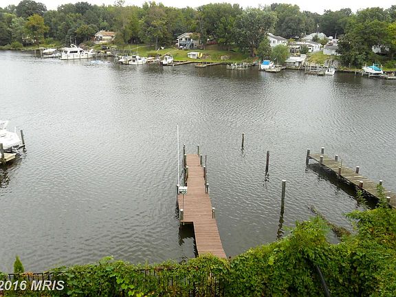 5th image of 864 N Shore Dr