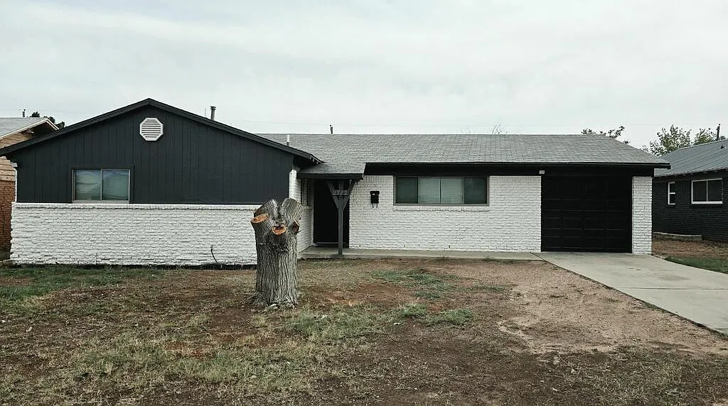 3 bed, 2.0 bath, 1276 sqft, $2,200 — Photo 1