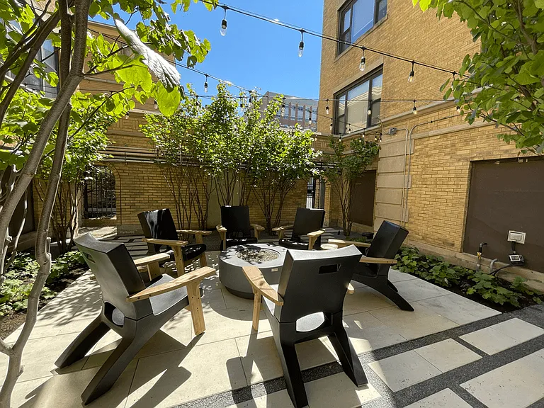 Wilson Court - 1901 W Wilson Ave — Photo 10