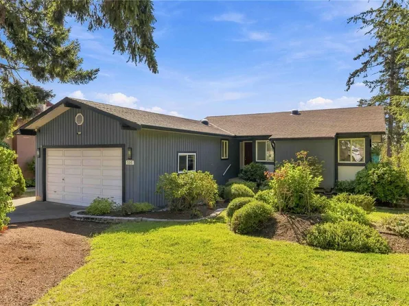 595 Ridgegrove Ave, Saanich, BC V8Z 6H4