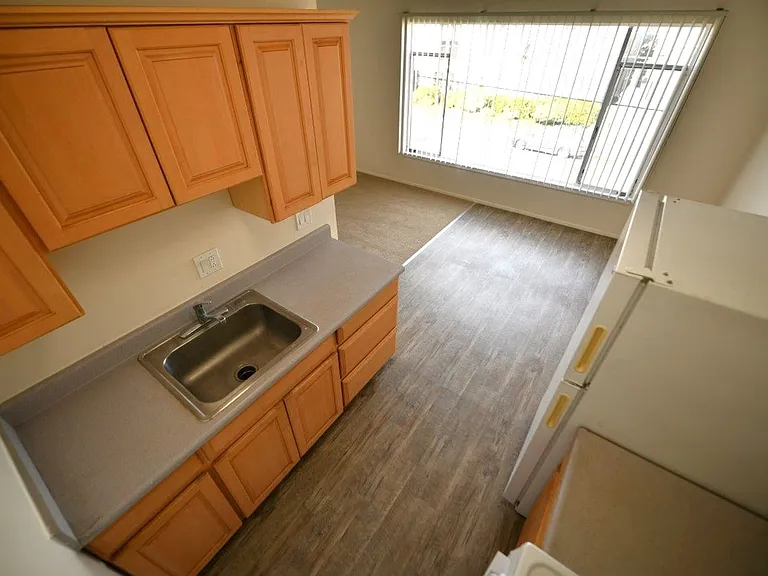 5390 Broadway — Photo 22