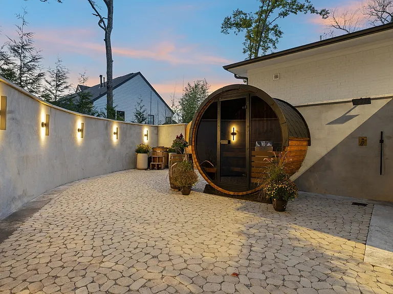 1323 Harding Pl — Photo 85