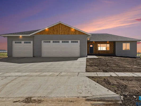 612 Wildwood Ave, Colman, SD 57017