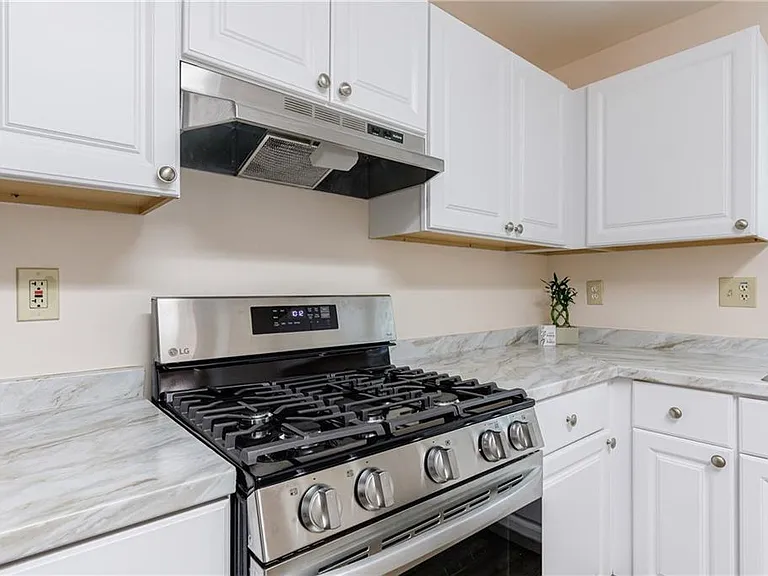 1248 Falling Water Dr SE — Photo 5