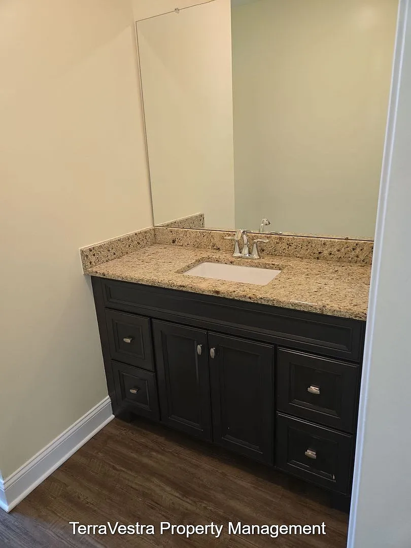 Now Showing for 2026-2027 school year 6/1 move in 10 Bedroom 4.5 Bath College rental — Photo 4