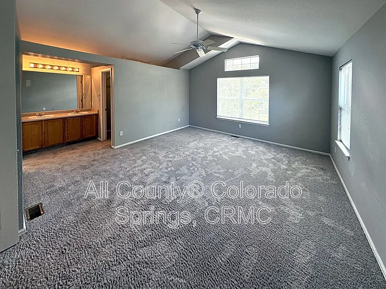 5859 Instone Cir — Photo 24