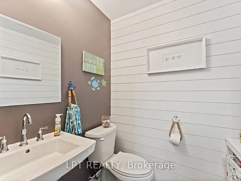 82 Nathan Cres — Photo 14