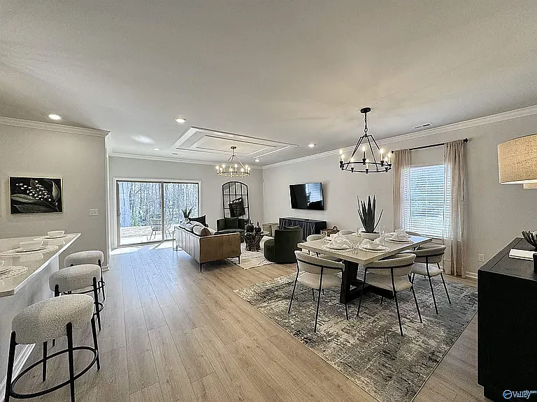 4 bed, 1938 sqft, $2,000 — Photo 3