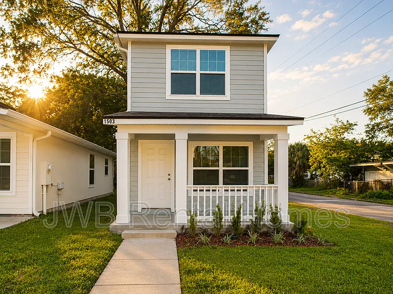 1503 W 6th St — Photo 1