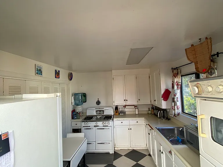 500 Los Verdes Dr #A — Photo 3