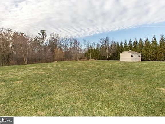 3rd image of 206 Victoria Ln