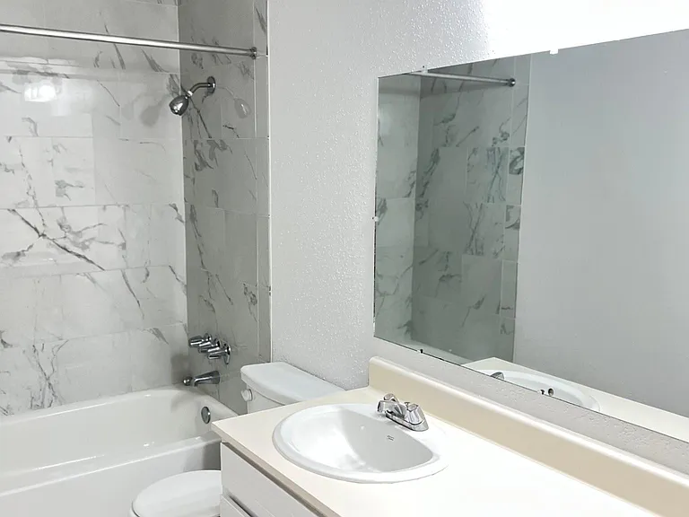 Pinewood Townhomes — Photo 7