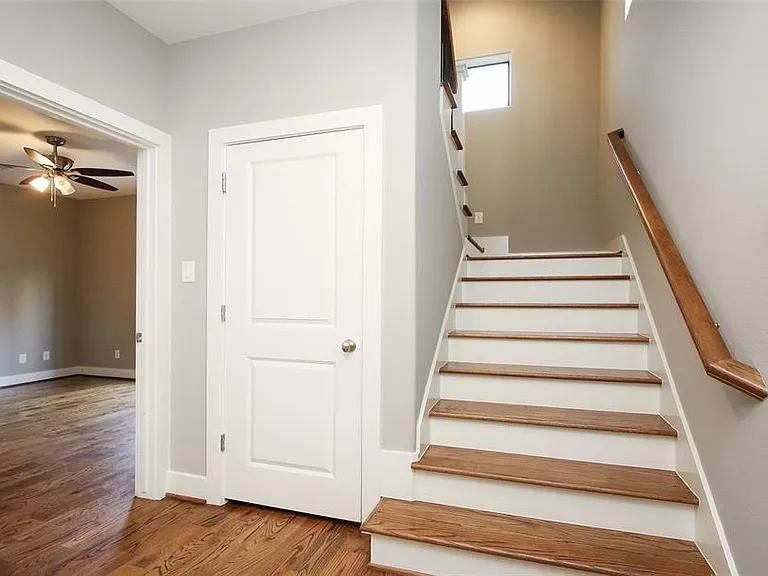 2529 Calumet St — Photo 37