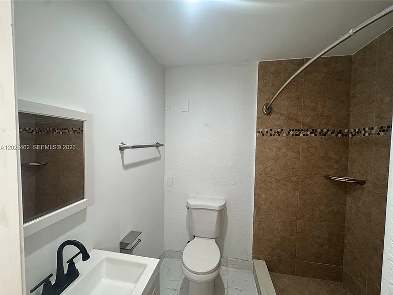 823 NE 19th Ave #13 — Photo 16