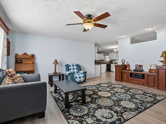 4th image of 555 Wesley Chapel Rd