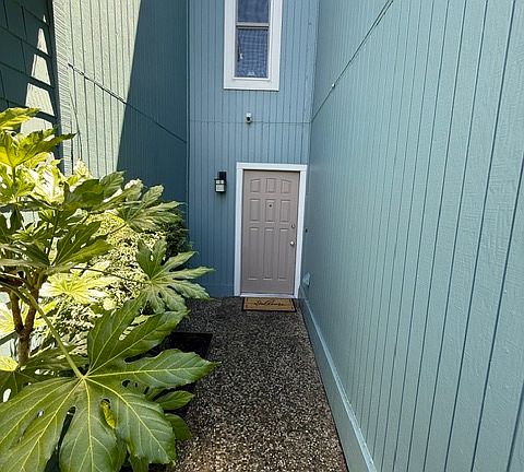 3rd image of 6104 Chateau Ct