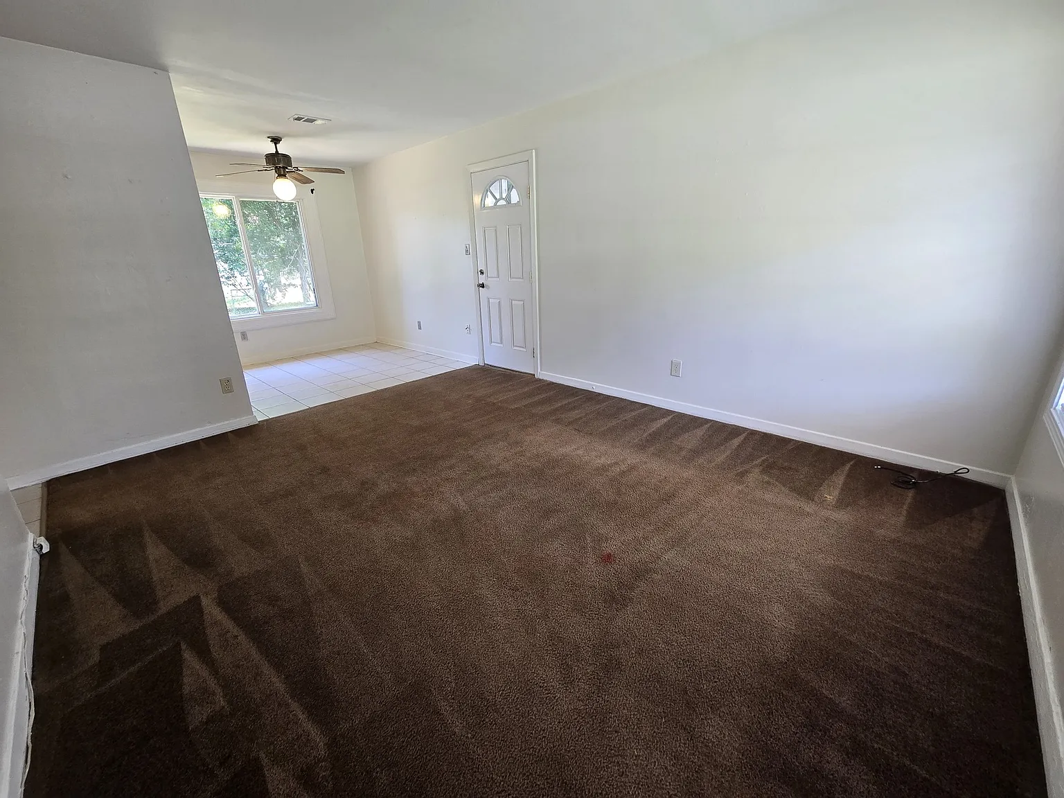 3 bed, 888 sqft, $1,250 — Photo 4