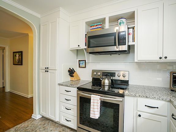 4th image of 2776 Tanglewood Dr