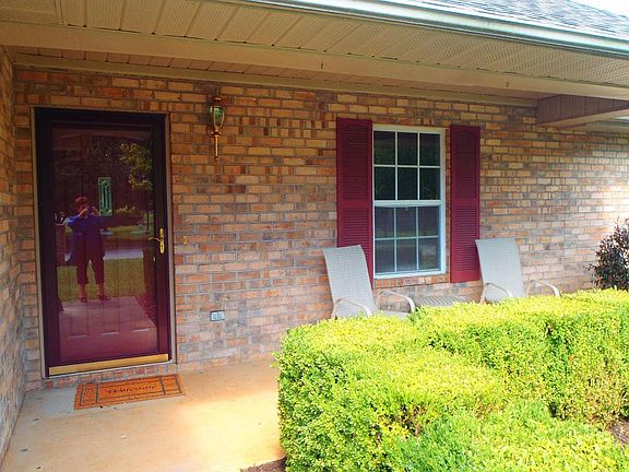 5th image of 2251 Portland Dr