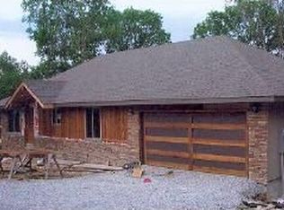 40 Lovers Ln, Branson West, MO 65737
