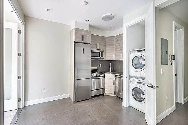 1st image of 195 E 2nd St #10