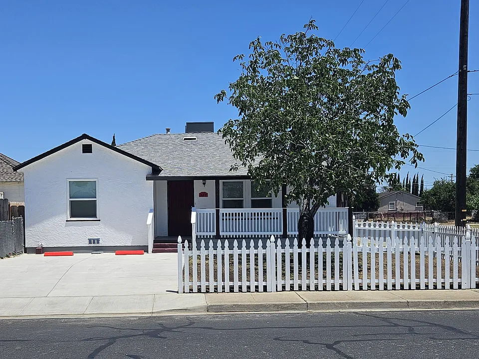 320 Locust Ave