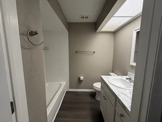 4400 Millwood Rd #E — Photo 13