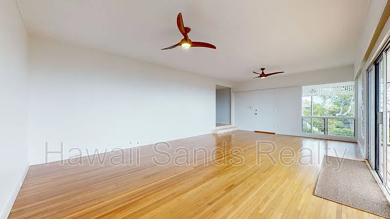 4 bed, 3.0 bath, 2993 sqft, $6,990 — Photo 4