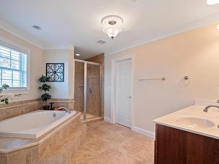 8100 Longtree Rd — Photo 30