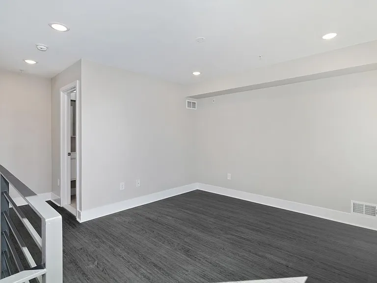 636 Christian St #B — Photo 12
