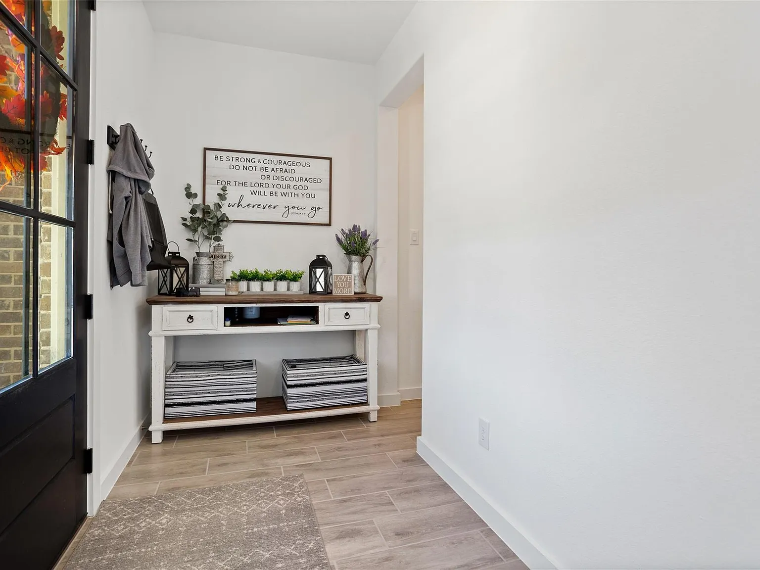 3 bed, 2070 sqft, $2,645 — Photo 3