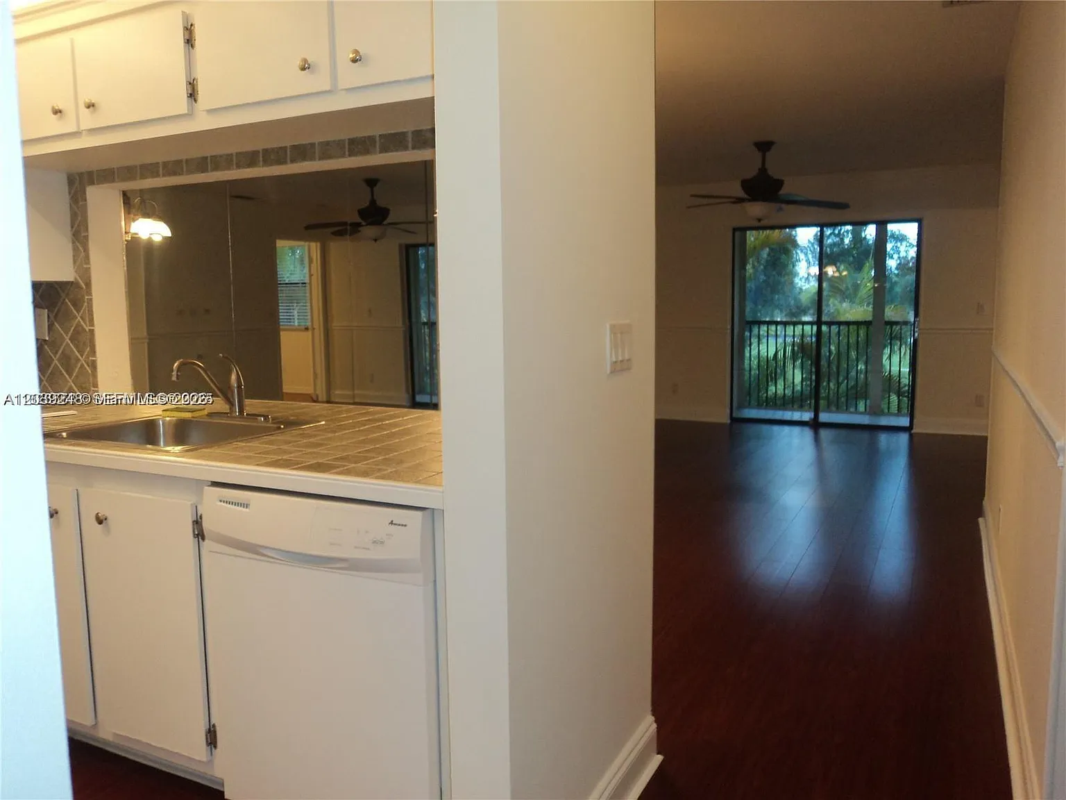 2 bed, 2.0 bath, 806 sqft, $2,000 — Photo 3