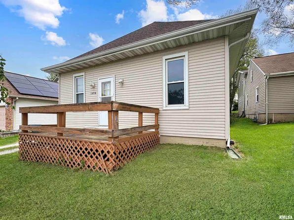 1406 Morton St, Pekin, IL 61554