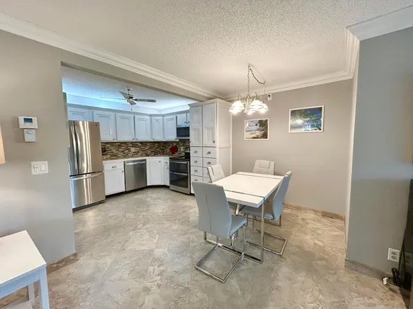223 Pine Hov Circle #C-2, Greenacres, FL 33463
