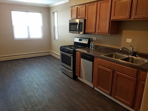 5th image of 6831 N Seeley Ave APT 2K