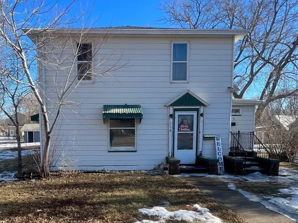 114 S Washington Ave, Madison, SD 57042