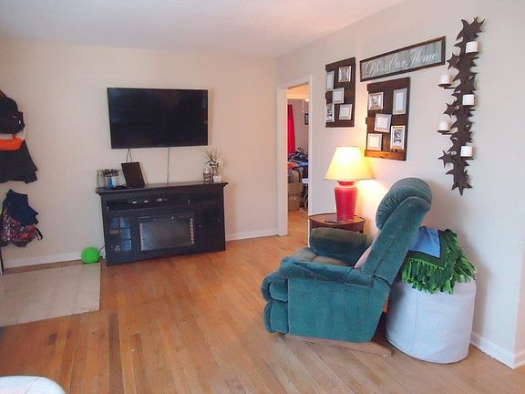 4th image of 326 Moss Ave