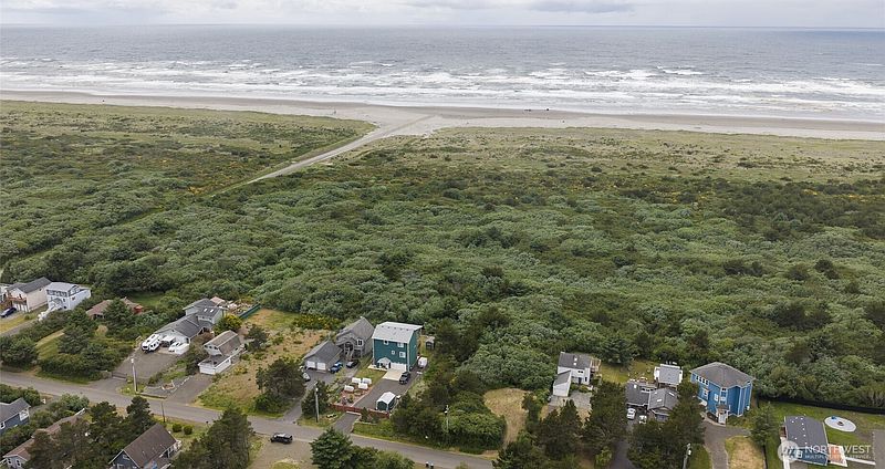 3rd image of 163 Sand Dune Avenue NW