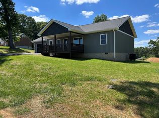 336-336 Edgewood Dr, Hillsville, VA 24343