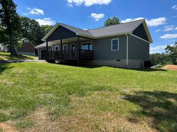 336-336 Edgewood Dr, Hillsville, VA 24343