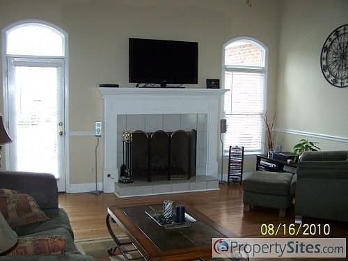 5th image of 402 Hudders Creek Way