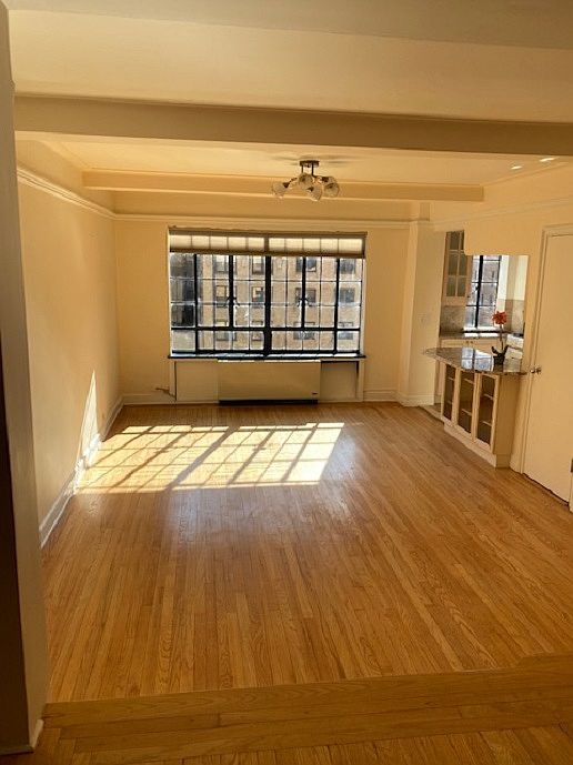 1st image of 10 Park Ave #11E