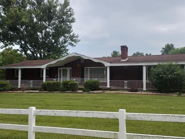 504 E Clark Trl, Herrin, IL 62948