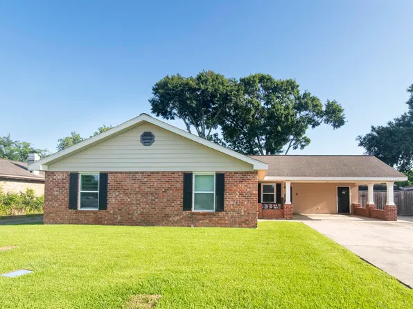 210 Hebert St, Berwick, LA 70342