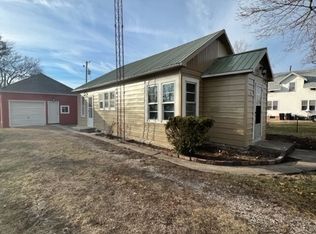 105 S Raub Ave, Donovan, IL 60931